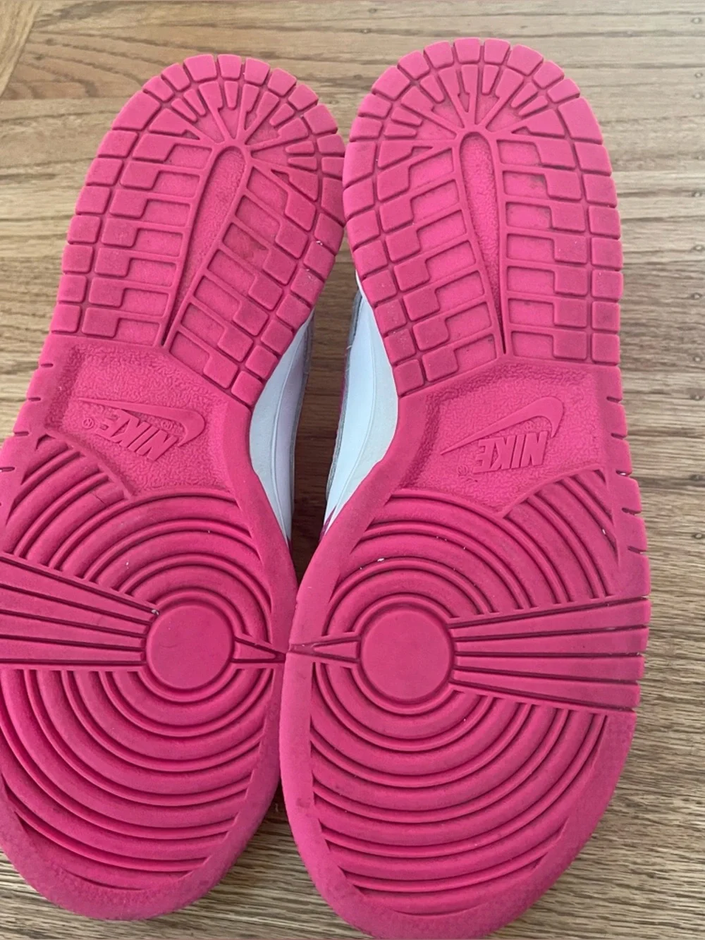 Nike Dunk Low Court Shoes Laser Fuchsia Youth Size 5 Style FB9109-102 - Picture 7 of 11